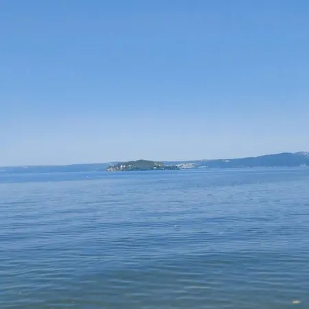 Lake Home Apartment *